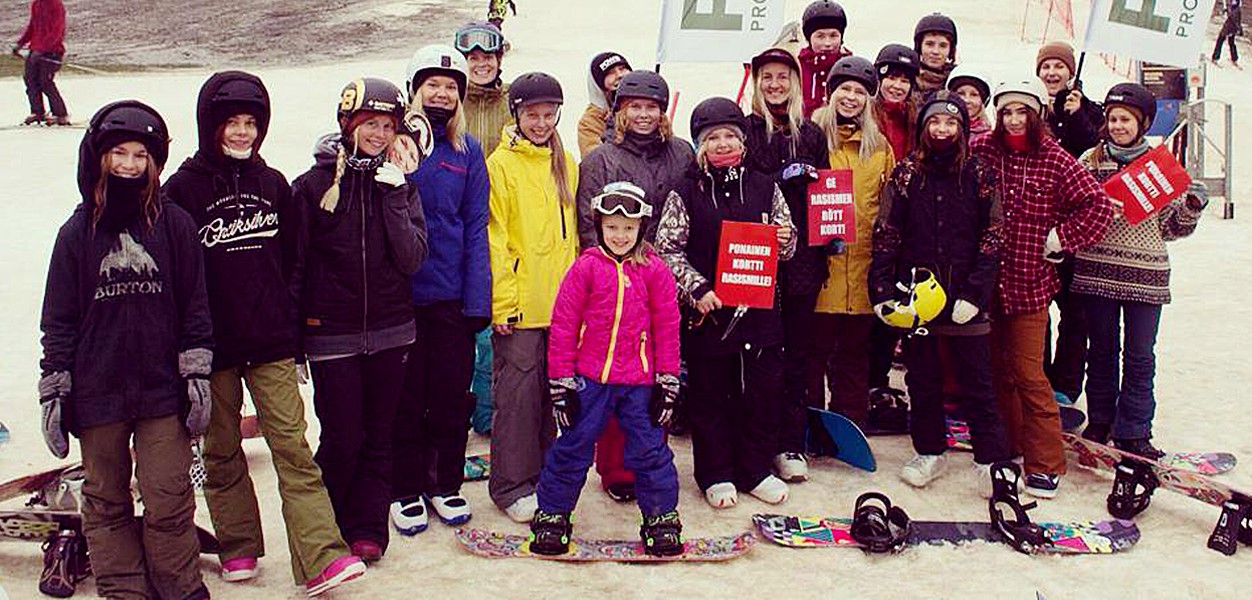 World Snowboard Day Talmassa keräsi kasaan sankoin joukoin hymyileviä mimmejä. World Snowboard Day Talmassa keräsi kasaan sankoin joukoin hymyileviä mimmejä.