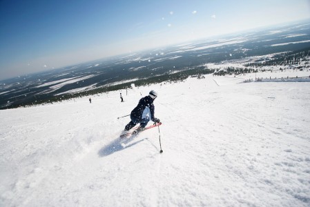 Ylläksellä on neljä FIS-luokiteltua rinnettä ja 59 helpompaa, kevätsohjon letkeään surffailuun sopivaa vaihtoehtoa.