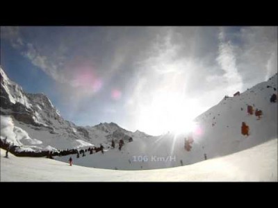 Nopeuslaskua ja tavanomaisempaa rinnelaskua aurinkoisessa Grindelwald-Wengenissä.