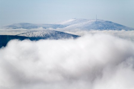 Hyvällä näkyyvyydellä 57 kilometrin päässä kohoava Yllästunturi erottuu selkeästi Pallakselle asti