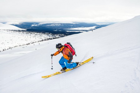 Pallas on ennemmänkin muutamalla hiihtohissillä ja laduilla varustettu erämaa kuin hiihtokeskus. Tunnelma on kuin Kanadan kaukana kaikesta sijaitsevissa ski lodgeissa.