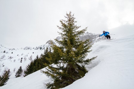 Les 2 Alpesin Vallee Blanche -alueen takapuolella on loistavaa offarimaastoa. Paluu hisseille tosin vaatii autokyytiä tai melkoista siirtymää.