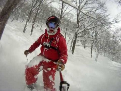 2014 reissulta hieman ensimmäisen persoonan kuvakulmaa metsäisestä puuterilaskusta