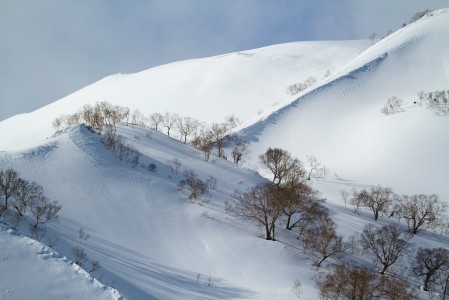 Hakuban Happo One -keskuksen komeaa takamaastoa.