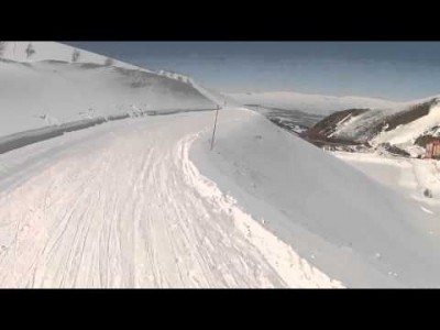 Turkin Palandökenin Ejder-huipulta lähtee monia hienoja ja pitkiä laskuja. Kuvaaja demoa GoPro-kameran kanssa näistä yhden.