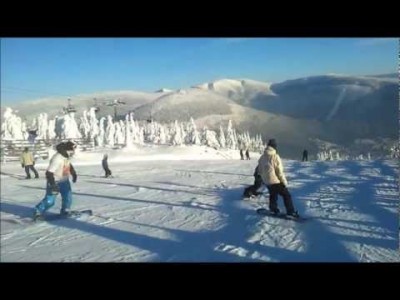 Tšekin suurin laskettelukeskus Spindleruv Mlyn tarjoaa jokaiselle jotakin. Parhaiten alueen rinteet sopivat aloittelijoille ja lapsiperheille, mutta kokeneemmatkin laskijat nauttivat Karkonosze-vuoriston upeista maisemista ja rennoista laskettelurinteistä.