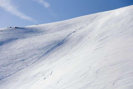 Sierra Nevadalainen rinne odottaa päivän ensimmäistä laskijaa.