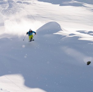 www.basecamp-andermatt.com hiihtää felsental puuteria Andermatissa :-)