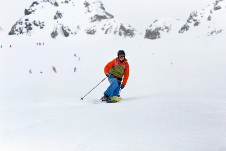 Pitztalin rinne numero 20 on merkitty siniseksi, mutta se tarjoaa tasaisen vauhdin sopivasti aaltoilevalla pinnalla. Rinteen profiili oli juuri toimituksen makuun.