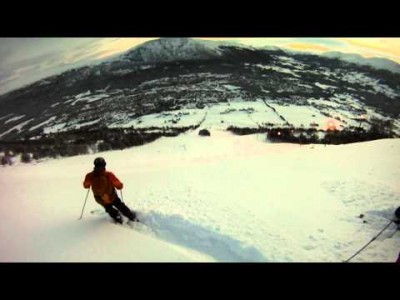 Norjan Oppdal tunnetaan paitsi räväköistä after ski -bileistään, myös hyvistä off-piste -laskuistaan. Yhdellä hissinousulla esimerkiksi Hovdeniin tavoittaa jo huiman määrän fjellien eli tuntureiden monipuolista takamaastoa.