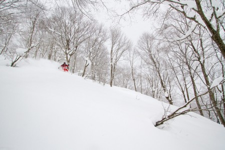 Hakuba Norikura tarjoaa hikisen nousun jälkeen upeaa laskua Cortinaa kohti.