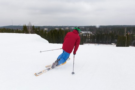 Mielakan pohjoisrinne tarjoaa loivaa, mutta kohtuullisen pitkää laskua kohti Kouvolaa.