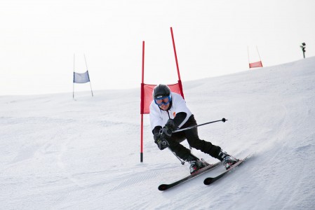 Vihti Ski Centerissä järjestetään ratalaskuvalmennusta aikuisille ja Sami Uotilan ratalaskukoulua 4 - 12 vuotiaille.