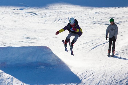 Ruokolahden Freeski tarjoaa hiihtokeskuksen muuhun kokoon nähden mukavasti pompittavaa ja temppuiltavaa kahdessa eri parkissa.