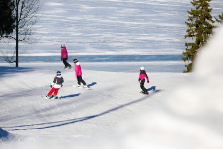 Ruokolahden rinteillä on silmää lepuuttava järvimaisema.