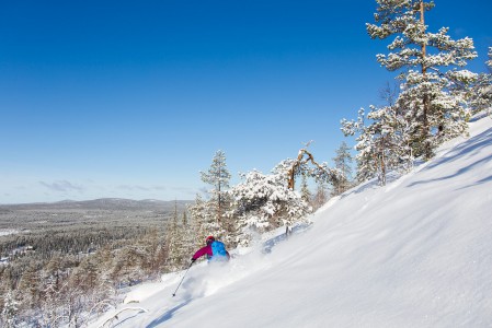 Sallan Välirinteen ja Kilparinteiden välimaastoon jää asiallista offarilaskettavaa. Silti Sallan koskemattomammat ja parhaat pätkät löytyvät tunturin muilta kyljiltä.