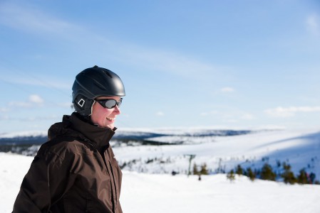 Saariselän keväästä löytyi kaikilla välineillä laskevia. Alppisuksilla laskevia oli eniten. Lautailijoitakin näkyi, ja kuvan telemark-laskija jäi vähemmistöön. Sikäli Saariselkä ei ole aivan Pallaksen kaltainen telemark-laskijoiden kokoontumispaikka.