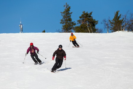 Kartalta katsottaessa Saariselällä lasketaan muiden yläpuolella. Ainakin rinteet ovat monipuolisia, ja niissä on hyvin tilaa kurvailla.