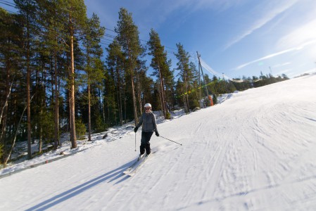 En kostanut, mutta kävimme kuitenkin kaveriperheen kanssa testaamassa Ellivuoren ja sen perhemenoon sopivan Kostin rinteen. Eniten toistoja taisi kertyä juuri tähän rinteeseen.