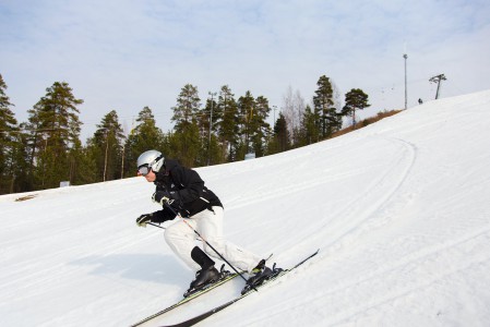 Runttaavaa kanttausta Tornimäen keväässä