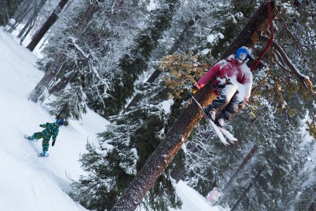 Rukan Rosa ja Ruudolf -seikkailurinteen yksityiskohtiin kuuluu myös tuolihissikoriste laskettelijoineen. Poika halusi käydä useasti katsomassa vieläkö tämä tuolihissi on pysähdyksissä.