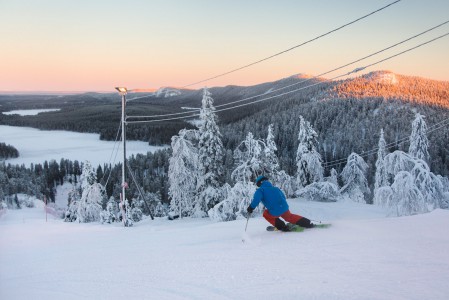 Hyväkuntoiset Pessari-rinne ja laskija on vauhdikas yhdistelmä.