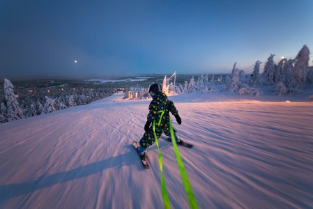 Rukan kaikissa 34 rinteessä on tehokas lumetus. Rinteistä 26 on valaistuja, joten laskuvalikoimaa riittää myös kaamoksen aikaan kuun loistaessa.