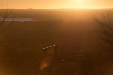 Vuokatin huipulla tarjoillaan kattava pala kainuulaista maisemaa. Urbaanimpaa katsomista on idässä Sotkamon suunnalla mutta muualla lähinnä kauniisti kumpuilevaa erämaata.