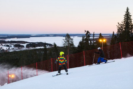 Vuokatin Olympiakatti on alustaan vauhdikas ja loppua kohti vähitellen kesyyntyvä punainen rinne.