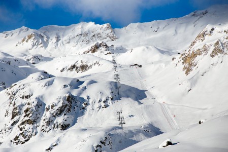 Sierre Anniviersin alueen Grimentz on Suomessa vähemmän tunnettuja hiihtoalueita. Vaihteleva maasto sopii niin rinne- kuin offarilaskuun.