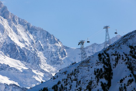 Sierre Anniviersin uusin ja suurin hissi-investointi yhdistää kätevästi Grimentzin ja Zinalin hiihtoalueet toisiinsa.