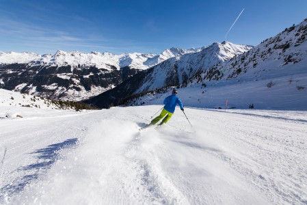 Grimentzin Piste Lona on 1330 korkeuserometriä mustaa tykitystä alusta loppuun. Tämän kun pistelee menemään vauhdikkaasti ja pysähtymättä alusta loppuun niin alhaalla tuntee maitohapoista laskeneensa.