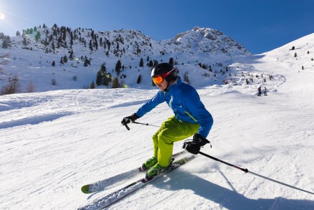 Grimentzin Piste Lona on vietävän hauska, jättipitkä musta rinne. Baana kumpuilee ja mutkittelee sen verran, ettei se tunnu loppuvan ikinä.