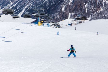 Lombardialaisen Livignon hiihtokeskuksen mikroilmasto on poikkeuksellisen aurinkoinen. Siksi keskus on oiva rinnelaskemiseen ja terassipysähtelyyn. Offarilaskijat tarvitsevat täällä hieman enemmän tuuria osuakseen puuterikeleihin.