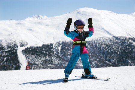 Perhekohteeksi Livigno sopii sikäli, että kylän laidalla on laaja lastenalue mattohisseineen ja peuhupaikkoineen. Toisaalta ylempänä vuorilla sinisiä rinteitä on vain kourallinen.