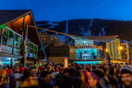 Grandvaliran vauhdikkain after ski löytyy L'Abarset -ulkoilmadiscosta El Tarterin ala-aseman vierestä. Maailmanluokan meininki vetää kävijöitä kekkereihinsä kaukaakin.