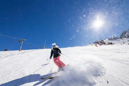 You Travel -opas Tuuli näyttää suuntaa Grandvaliran parhaille lounaspaikoille ja rinneravintoloihin.