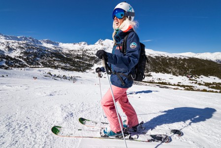 Rinneoppaan seurassa on rentouttava laskea, kun ei tarvitse itse tähystellä karttaa, katsella kelloa tai miettiä mistä löytyisi parhaat rinteet. Voi vain laskea mukana ja keskittyä nauttimaan.