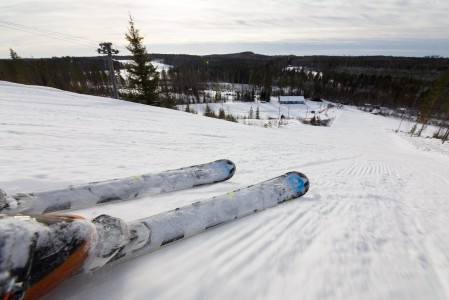 Hasamäen Myräkkä-Antti -rinteessä sai sopivasti vauhtia leikkaavaan käännökseen, ja rinteen loivat kummut pitivät huolen että vauhti tuntui riittävältä.