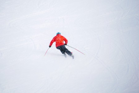 Tiukempi kanttailu vaatii rinteeltä kovemman pinnan. Liian pehmeäksi jäänyt rinne ei tarjoa kanteille tarpeeksi pitoa runttaukseen.