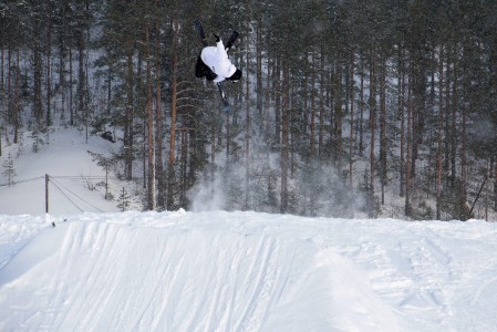 Ruunarinteiden isommista bokseista leiskauteltiin isoja ilmoja metsäistä taustamaisemaa vasten.