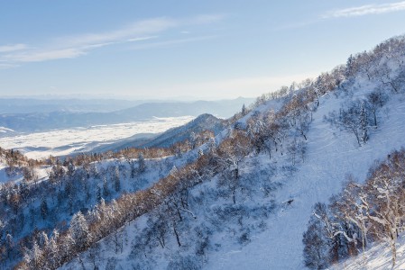 Furanossa on kelpo maisemat, vaikkei seutu olekaan yhtä vuoristoista kuin Japanin Alpeiksi kutsutulla Naganon alueella. Maisemassa tasaiset peltoalueet vuorottelevat tulivuorten ja muiden mäkien kanssa.