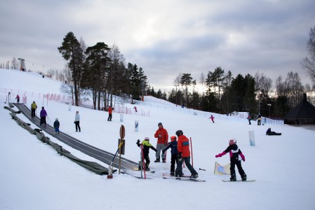 Ruosniemen uusin hissi on kaikille ilmainen mattohissi. Mahdollisuus madaltaa loistavasti kynnystä harrastuksen aloittamiseen.