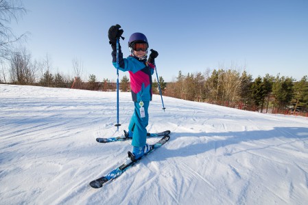 Salomonkallion 32 metriä ala-asemaa ylempänä sijaitsevalla huipulla ei korkeuden aiheuttama lisätuulisuus vaivaa tuulettelua.