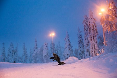 Svansteinin jatkuvasti kaartuvissa tai kumpuilevasti mutkittelevissa rinteissä on omalaatuista, rauhallista tunnelmaa.