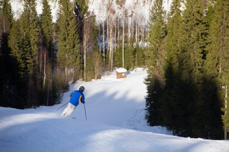 Pääskyvuoren mustaa Kilparinnettä saa laskea ihan tosissaan. Rinteen viettävin kohta ei jätä mahdollisuutta isommille virheille.