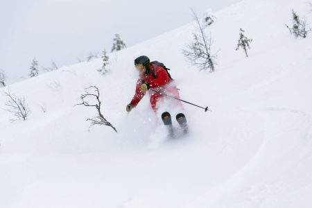 Norjan Trysil ei ole ehkä ensisijainen valinta pääosin offareita laskevalle. Kohtuullisen hyviä siivuja löytyy kuitenkin helposti rinteiden läheltä, joten rinnelaskun ohessa on houkuttelevaa pujahtaa välillä myös pehmeän lumen puolelle.