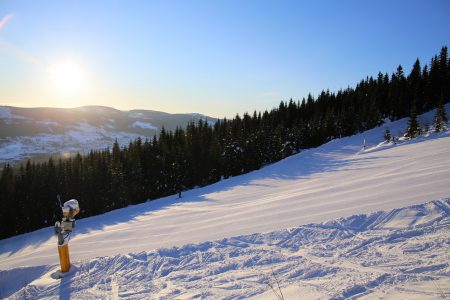 Trysilin vauhdikkaimmat rinteet sijaitsevat Høgeggan alueella. Näiden laskeminen auringonnousun aikaan on suositeltava kokemus!