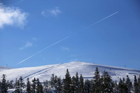 Trysiliin siirtyy Oslon edullisilta lennoilta kätevästi lentokentältä lähtevällä bussiyhteydellä. Ajomatka omalla autollakin on Tukholmasta kohtuullinen verrattuna moniin muihin norjalaiskeskuksiin.