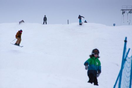 Laadukas parkki asutuskeskuksen lähellä on suuri ilo monelle pienemmälle ja isommallekin laskijalle. Ruskotunturi on oululaisten oma lähimäki, josta löytyy kunnon parkki.